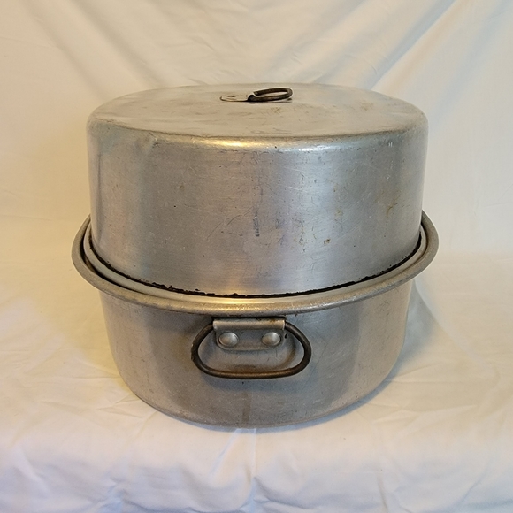 VINTAGE Aluminum Unbranded Roasting Pan Dutch Oven Vented With Lid - Picture 4 of 15